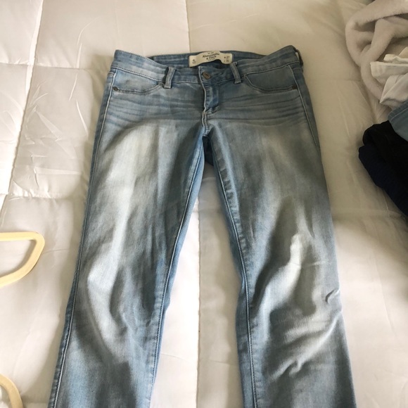 Light wash jeans - Picture 2 of 3